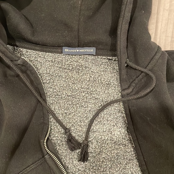 Black cropped Brandy Melville zip up - Picture 5 of 5